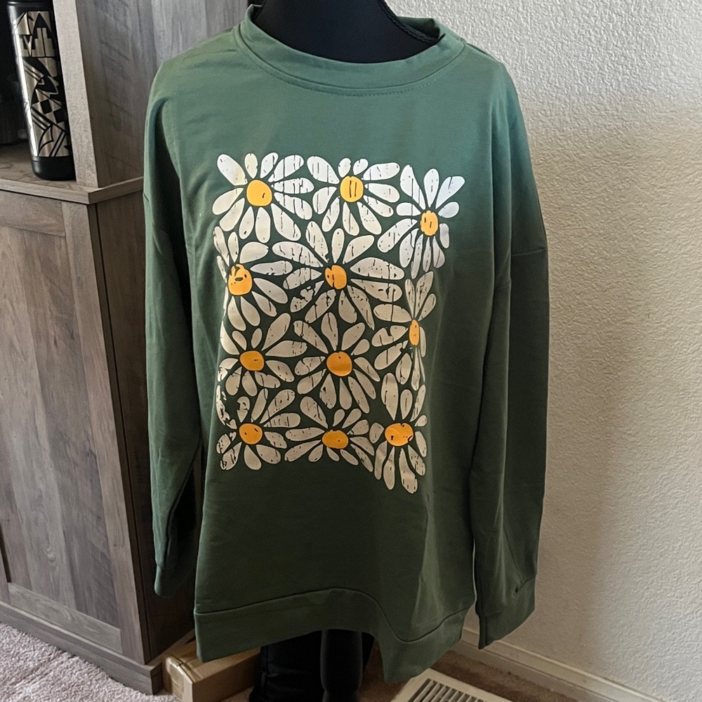 Green Daisy Print Women's Sweater